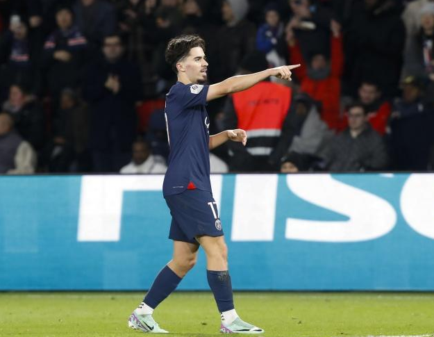 国足在面对 国足在面对